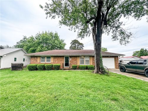 307 S Mill St, Greenup, IL, 62428-1090 | Card Image