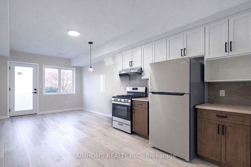 2-15 Waddington Cres, North York, ON, M2J2Z9 | Card Image