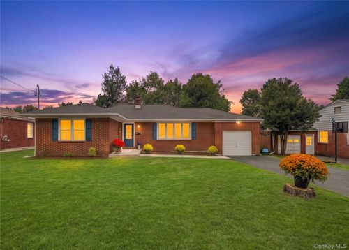 15 Breezy Knoll Dr, Newburgh, NY, 12550-3111 | Card Image