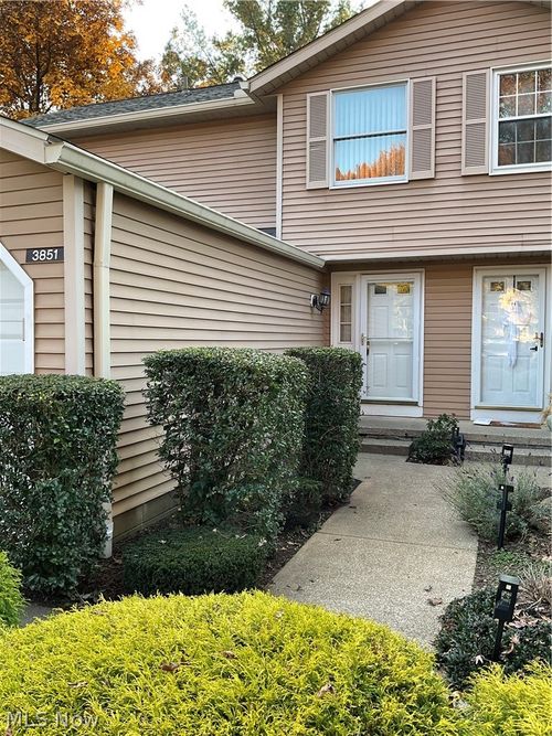 3851 Lake Run Blvd, Stow, OH, 44224-4376 | Card Image