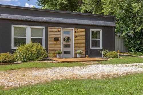 2 Vine St, Lee's Summit, MO, 64063-2057 | Card Image