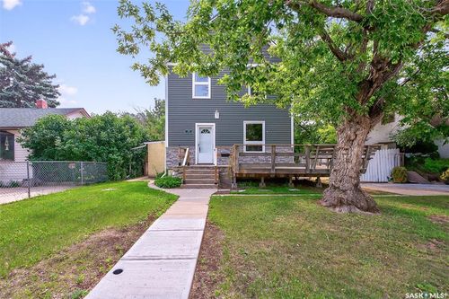 121 Lillooet St E, Moose Jaw, SK, S6H4S6 | Card Image