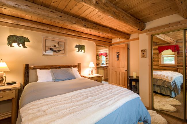 Primary Bedroom in Guest House | Image 37