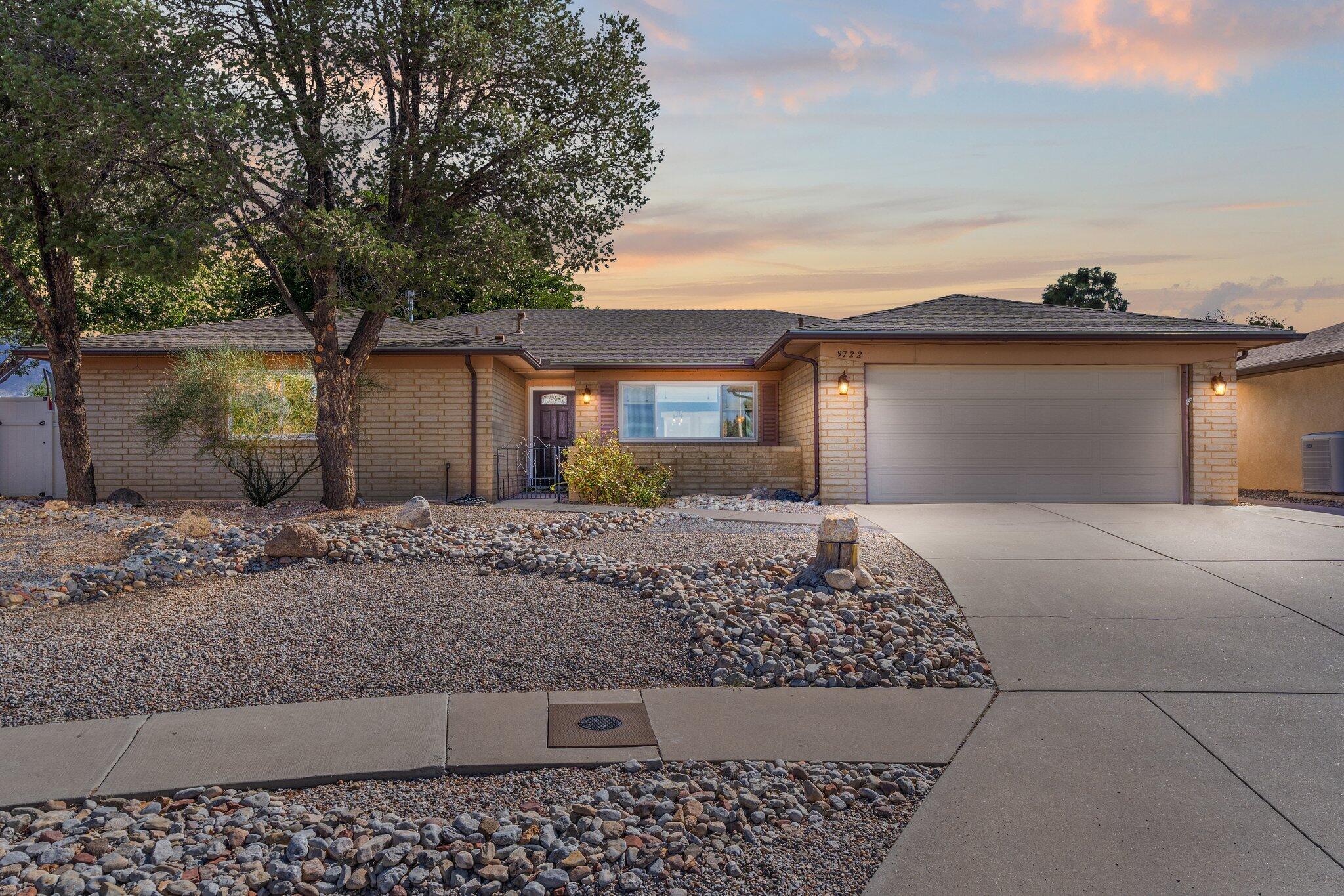 Avenida Del Oso , Albuquerque, NM 87111