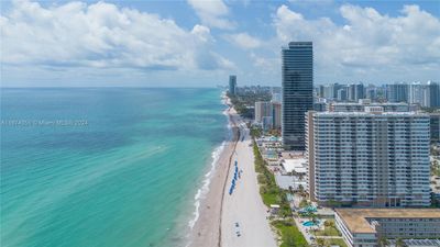 PH1 - 1880 S Ocean Dr, Condo with 3 bedrooms, 3 bathrooms and null parking in Hallandale Beach FL | Image 2