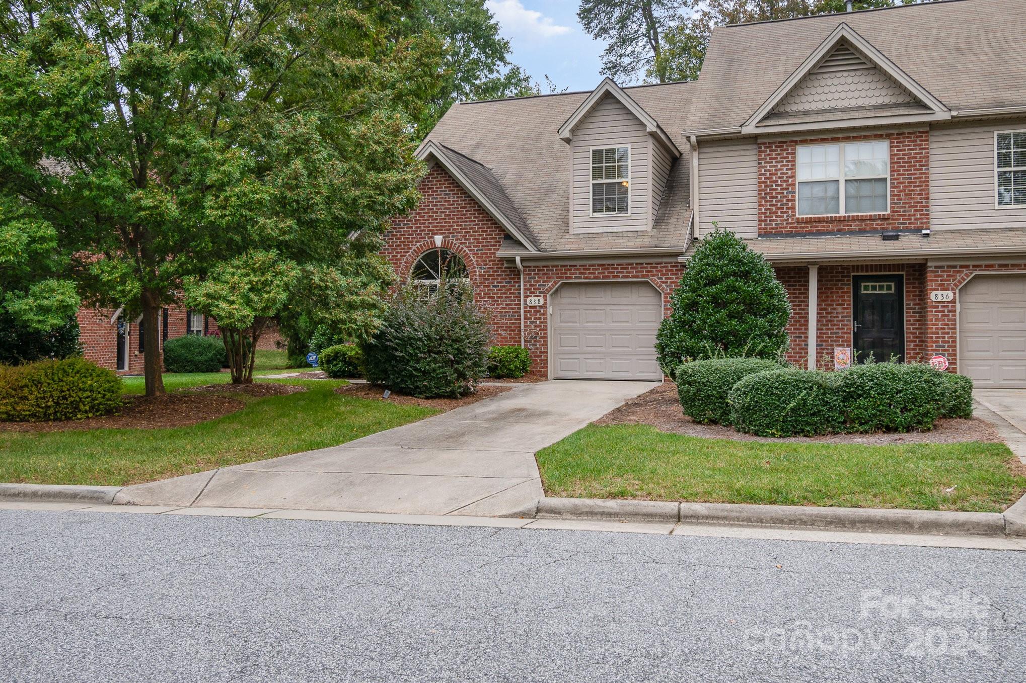 Jarman Dr, Jamestown, NC 27282