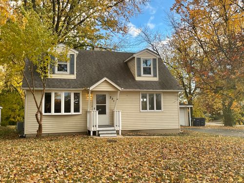 321 Janet Ave, Darien, IL, 60561-4233 | Card Image