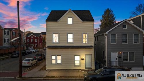 31 Stone Street, New Brunswick, NJ, 08901 | Card Image