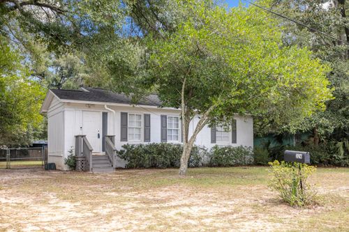 324 Dixie St, Crestview, FL, 32536-2532 | Card Image