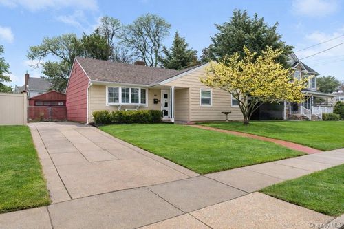 22 Greenway Cir, Syosset, NY, 11791-3615 | Card Image