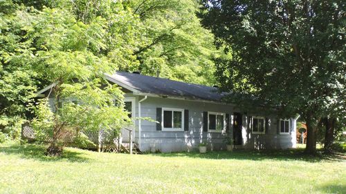 582 Clifton Rd, Frenchburg, KY, 40322-8219 | Card Image