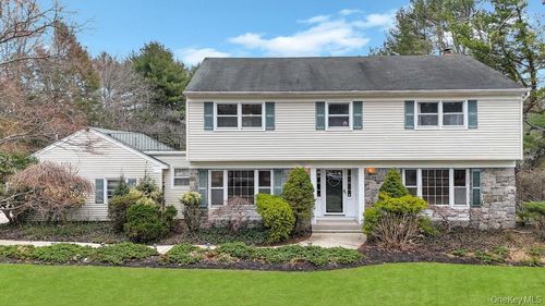 330 Edgewood Ave, Smithtown, NY, 11787-1809 | Card Image