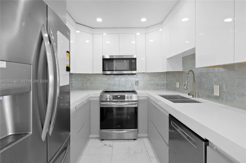 2008-3675 N Country Club Dr, Aventura, FL, 33180 | Card Image