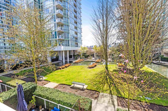 3R - 1077 Marinaside Crescent, Townhouse with 2 bedrooms, 2 bathrooms and 1 parking in Vancouver BC | Image 14