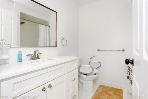 56634 Chesapeake Trl, Shelby Township, MI, 48316-5036 | Card Image