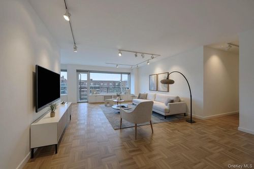 apt-7e-166-25 Powells Cove Blvd, Beechhurst, NY, 11357-1512 | Card Image