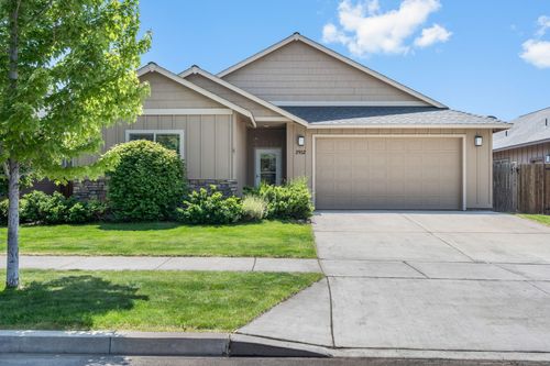 2952 Nw Dogwood Ave, Redmond, OR, 97756-6940 | Card Image