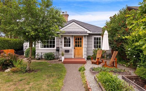2540 Empire St, Victoria, BC, V8T3M6 | Card Image