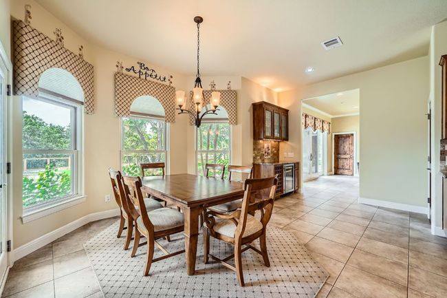 Charming Breakfast Area | Image 7