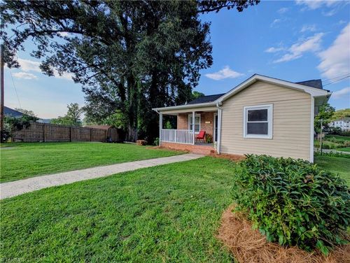 318 Hay St, Mount Airy, NC, 27030-2802 | Card Image