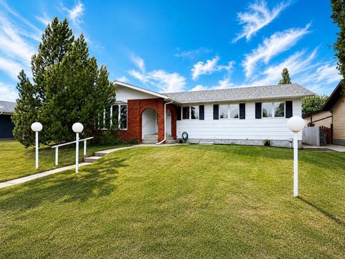 518 19th Street, Wainwright, AB, T9W1J6 | Card Image