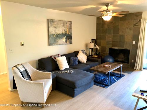 201-1527 Blake Ave, Glenwood Springs, CO, 81601-3963 | Card Image