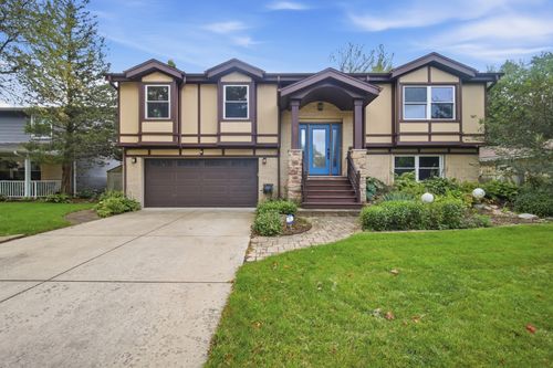 135 W King Arthur Ct, Palatine, IL, 60067-2621 | Card Image