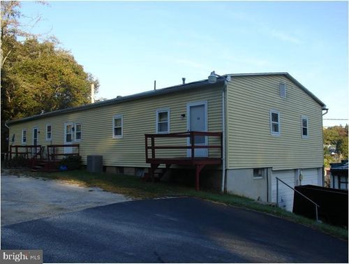 16 Winter Ave, GLEN ROCK, PA, 17327-1018 | Card Image
