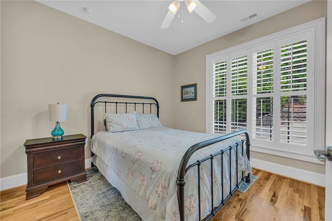 Guest Bedroom 1 | Image 24