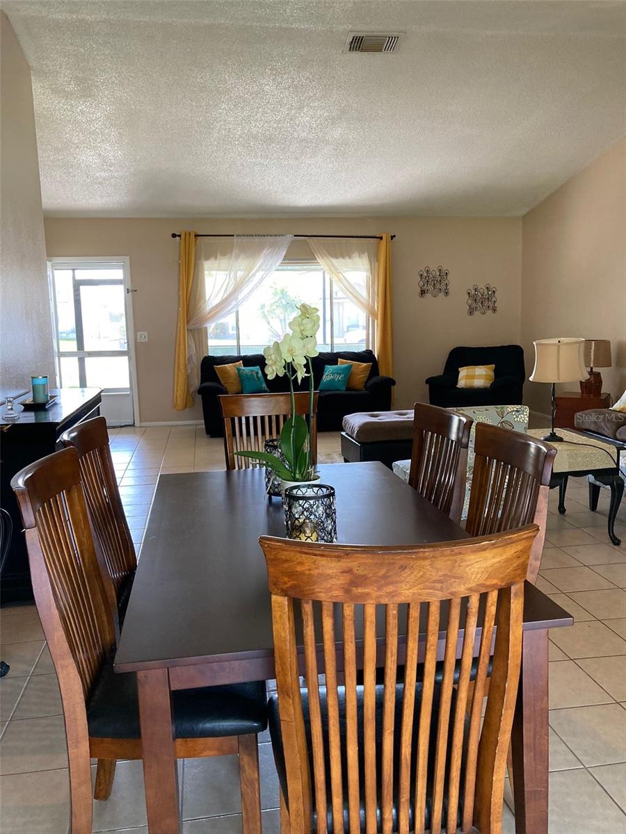 Lincoln Ave, Bentleyville, PA 15314