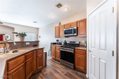 unit-103-6433 Buck Jones Ave, Las Vegas, NV, 89122-1622 | Card Image