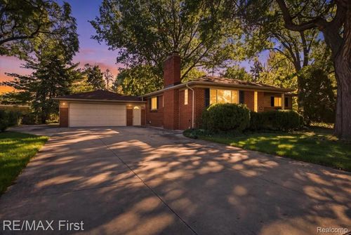 30640 Lorraine Ave, Warren, MI, 48093-8011 | Card Image