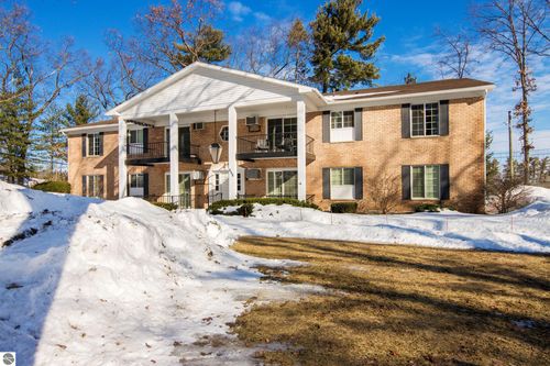 apt-21-721 Indian Trail Blvd, Traverse City, MI, 49686-3560 | Card Image