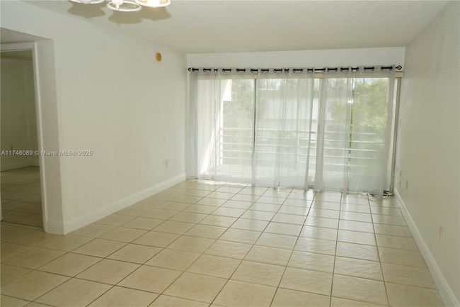 APT-301 - 4215 N University Dr, Condo with 2 bedrooms, 2 bathrooms and null parking in Sunrise FL | Image 7