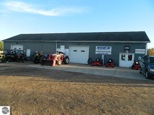 7972 N Winn Rd, Farwell, MI, 48622-9509 | Card Image