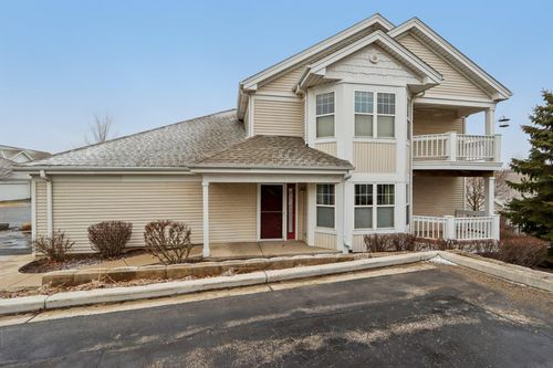 7011 W Rawson Ave, Franklin, WI, 53132-8113 | Card Image