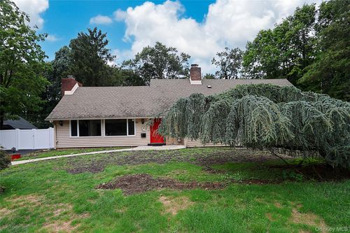 81 Carriage Ln, Spring Valley, NY, 10977-2219 | Card Image