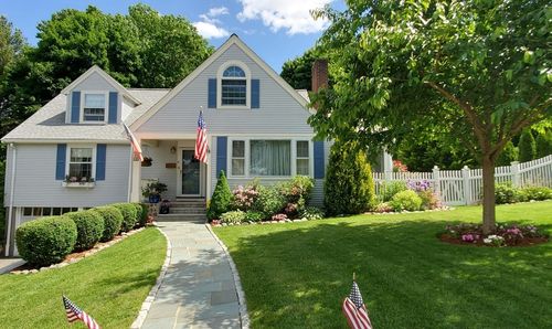 10 Blossom Hill Rd, Winchester, MA, 01890-3454 | Card Image