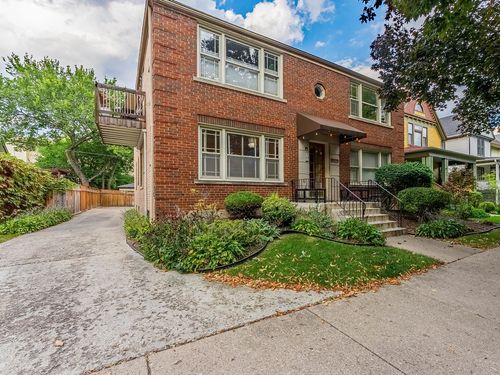 1w-1038 Superior St, Oak Park, IL, 60302-1825 | Card Image