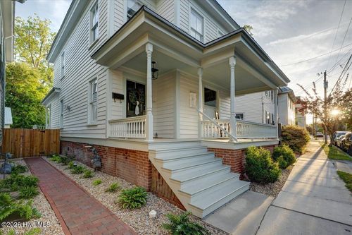 229 New St, New Bern, NC, 28560-4934 | Card Image