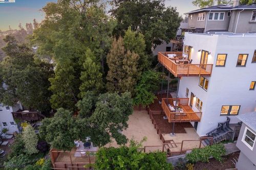 1129 Wellington Street, Oakland, CA, 94602 | Card Image