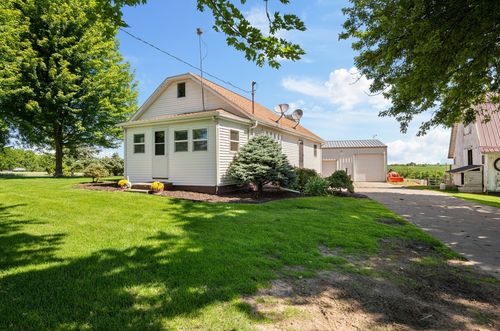 4158 Highway 136, Clinton, IA, 52732-8841 | Card Image