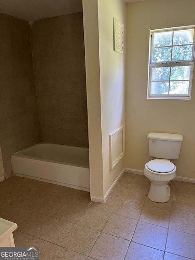 6468 Berryvale Dr, House other with 3 bedrooms, 3 bathrooms and 2 parking in Lithonia GA | Image 7