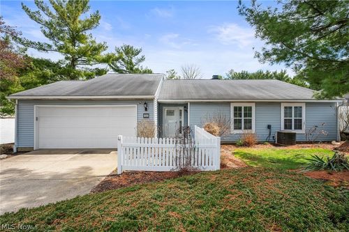 889 Lynnhaven Ln, Akron, OH, 44313-8042 | Card Image