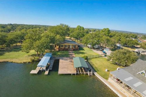 114 Shady Cir, Sunrise Beach, TX, 78643-8901 | Card Image