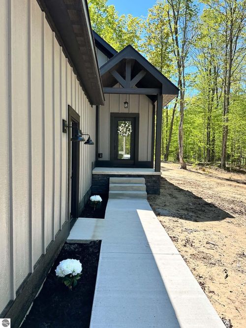 4972 Hawks Spur, Bellaire, MI, 49615-9095 | Card Image