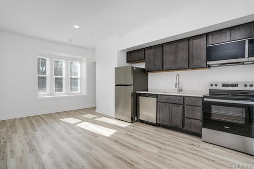 8-799 E Grand Blvd, Detroit, MI, 48207-2559 | Card Image