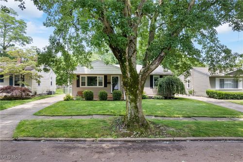 1086 Terrell Dr, Akron, OH, 44313-5246 | Card Image