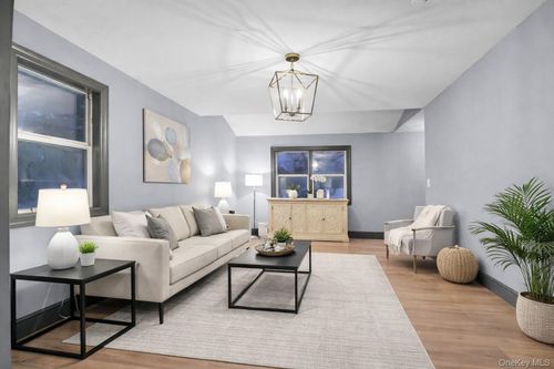 99 Ontario St, Port Jefferson Station, NY, 11776-4348 | Card Image