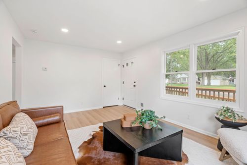 9076 Dunlap Ave, Circle Pines, MN, 55014-3610 | Card Image